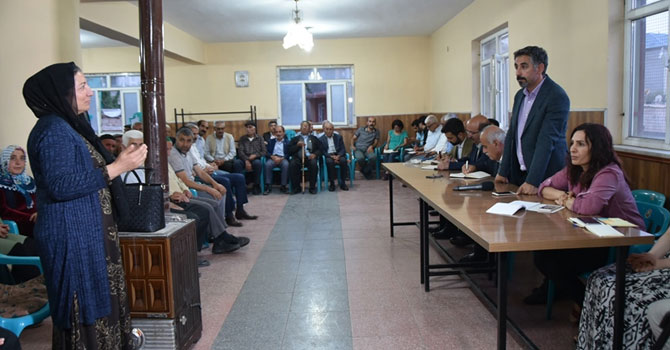 Eşbaşkanlar Esenler Mahallesinde Halkla bir araya geldi