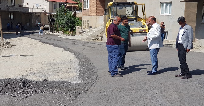 Hakkari'de asfaltlanmayan mahalle kalmayacak!