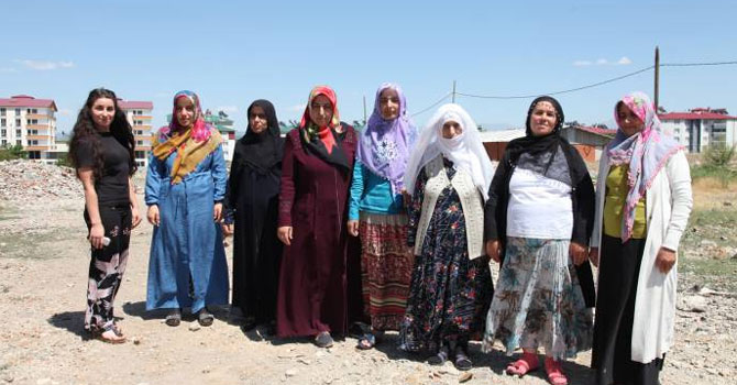 921 aile 3 yıldır evsiz