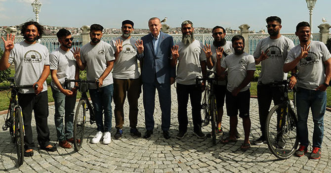 Londra'dan hacca giden bisikletli grup, Erdoğan ile görüştü