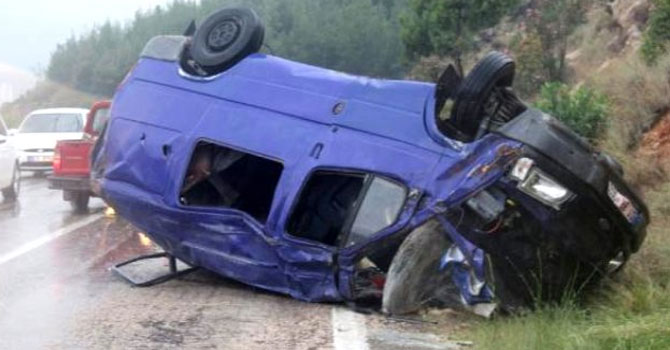 İnşaat işçilerini taşıyan servis takla attı! 1 ölü, 5 yaralı