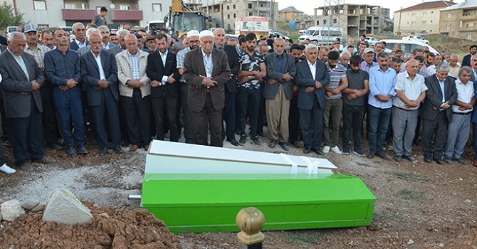 Yüksekova'da Barajda boğulan kardeşler yan yana defnedildi