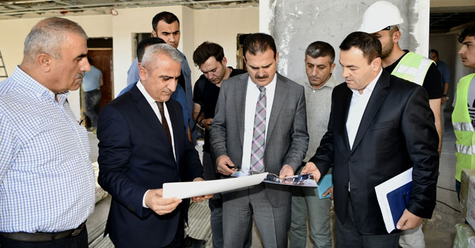 Vali Akbıyık, cami, öğretmen evi ve okul inşaatlarını denetledi