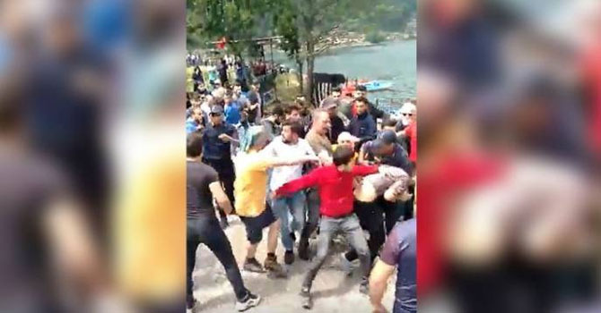 Trabzon'da Kürdistan atkısıyla fotoğraf çektiren turistler lince uğradı