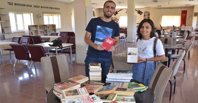 Yüksekova'da kitap kampanyasına destek sürüyor