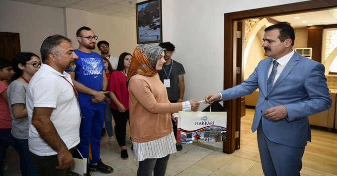 Çankırılı öğrencilerden Vali Akbıyık'a ziyaret!