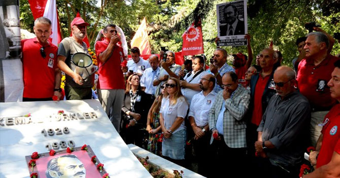 Kemal Türkler mezarı başında anıldı