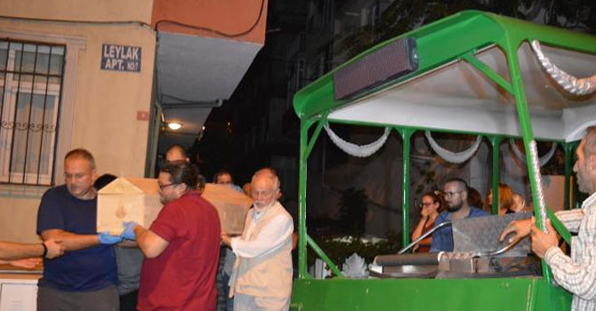 80 yaşındaki adamın boğazını kesti