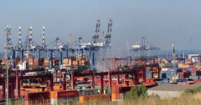 Ambarlı Limanı'nda bir gemi alev aldı