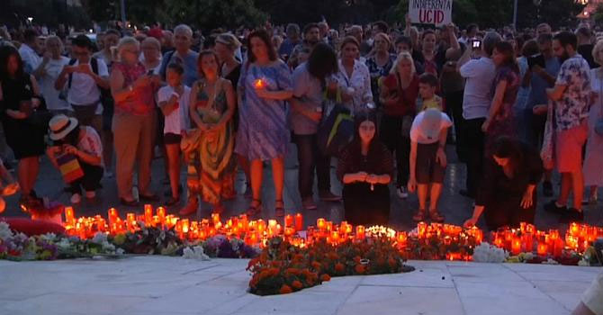 Romanya'da binler kaçırılan 15 yaşındaki kız için sokaklarda