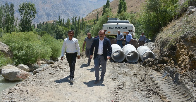 Hakkari Belediyesinden çöken yola müdahale!