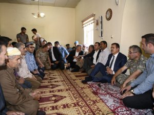 Vali Akbıyık Ekinci ailesinin taziyesine katıldı