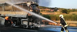 Seyir halindeki yolcu otobüsü yandı