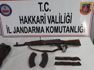 Şemdinli'de uzun namlulu silah ve mühimmat ele geçirildi