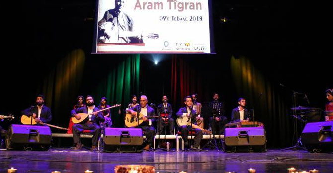 Aram Tigran şarkılarıyla anıldı