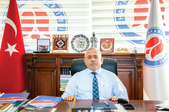 Hakkari Üniversitesi Rektörü Pakiş'in mesajı