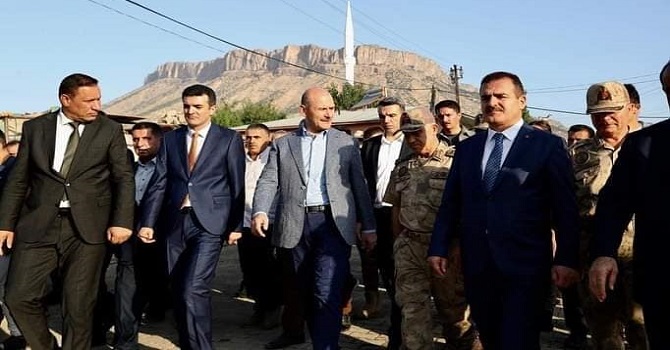 Bakan Soylu, Derecikte vatandaşlarla bayramlaştı