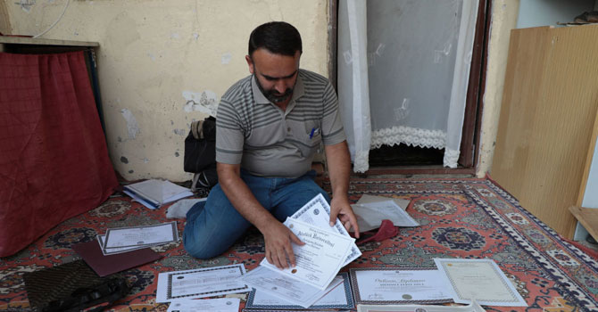 7 diploması var, iş bulamıyor: Kaymakam, milletvekili, bakan olacaktım ama şimdi işsizim