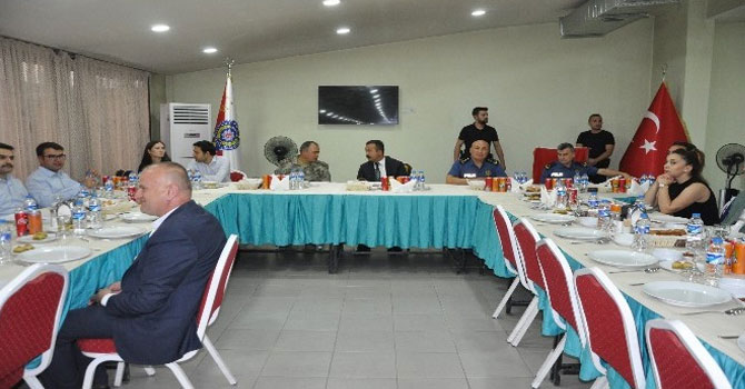 Kaymakam Kendüzler'e veda yemeği