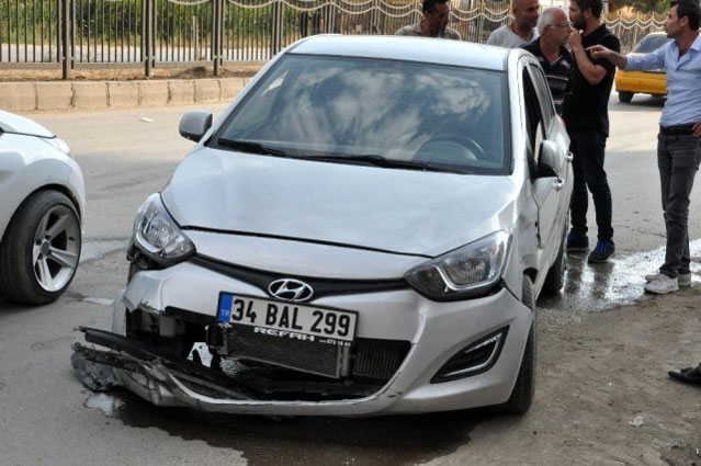 Yüksekova'da maddi hasarlı kaza