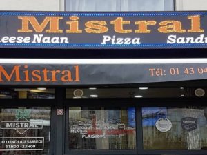 Servisi yavaş yapan garsonu öldürdü