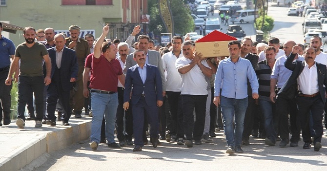 Şemdinli'de Patlamada hayatını kaybeden Sönmez toprağa verildi