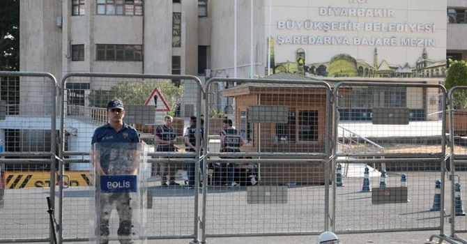 Kayyum atanan Diyarbakır Belediyesi’nde 40 kişinin işine son verildi