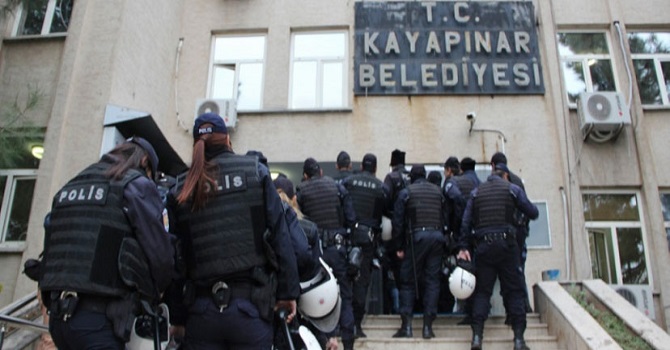 Belediye meclis üyesinin yerine de kayyım atandı