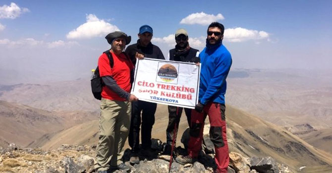 Yüksekova'daki Mor Dağı'na tırmandılar!