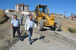 Hakkari Belediyesi okul yollarını onarıyor!