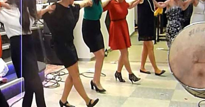 Gelin ve damat yakınları arasında 'çok oynadınız' kavgası