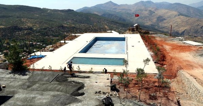 Çukurca'daki üs bölgesine havuz yapılıyor