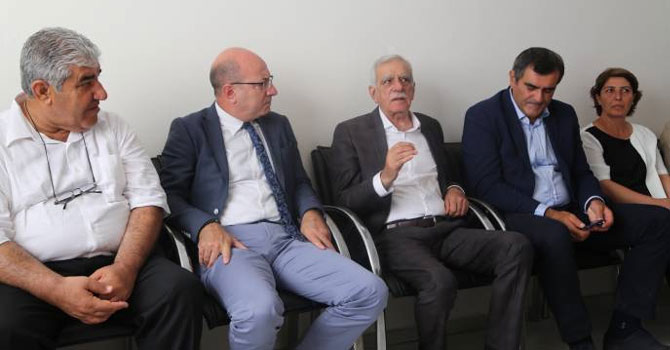 CHP heyetinden Türk ve Mızraklı'ya destek ziyareti