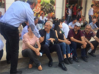 Diyarbakır'da kayyım protestosu sürüyor