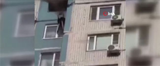 Alevlerin arasında kalan kadın 14'üncü kattan atladı