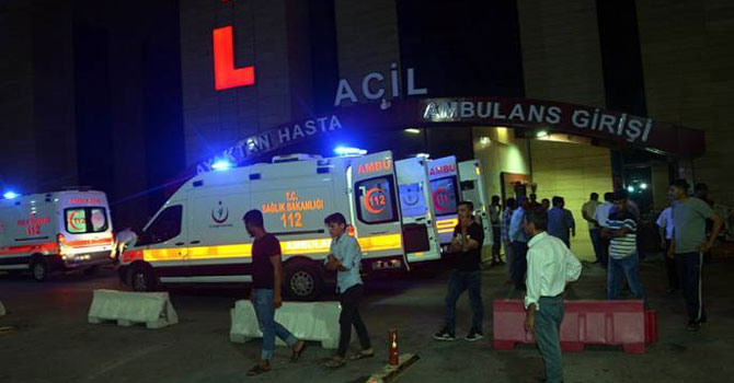 Otomobil dereye devrildi: 3 ölü, 5 yaralı