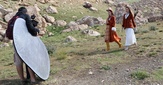 Hakkari'deki Berçelan yaylası'nda moda çekimi FOTO GALERİ