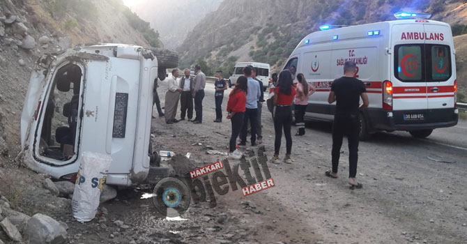 Hakkari'de Trafik Kazası: 2 ağır Yaralı