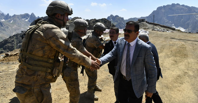 Vali Akbıyık İkiyaka Dağlarındaki çalışmaları denetledi