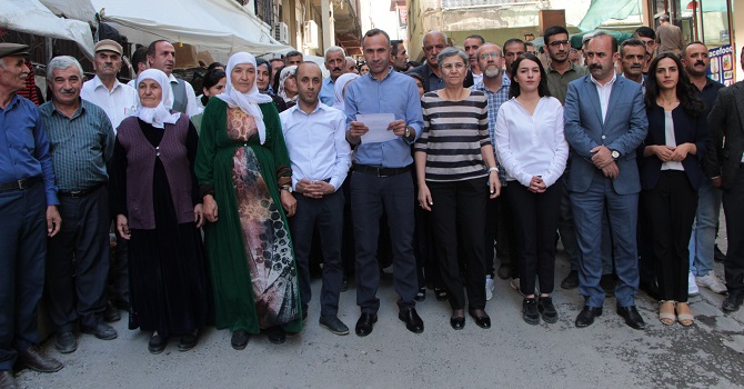 HDP kayyımlara karşı Hakkari'de oturma eylemi başlattı