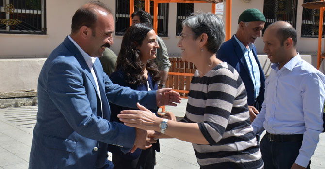 HDP'li Güven'den Hakkari Belediyesine ziyaret!