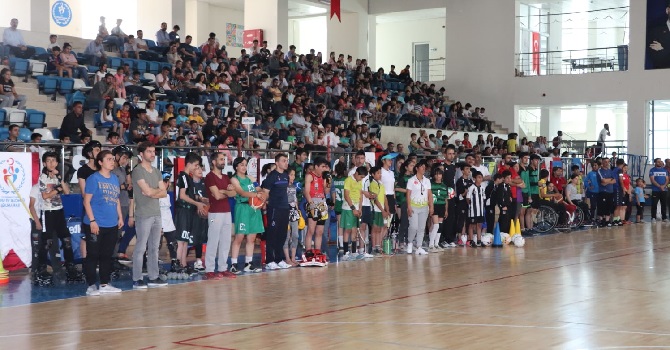 Hakkari'de 2 bin 541 kişinin katıldığı yaz spor okulları sona erdi