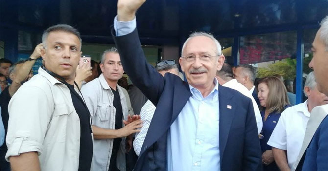 Kılıçdaroğlu’na Kuşadası’nda yumurtalı saldırı
