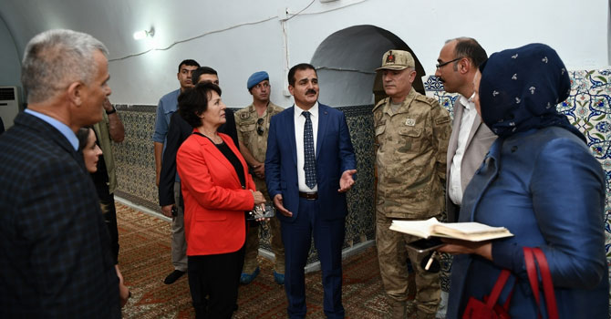 Vali Akbıyık ve KSPK heyeti Çukurca' yı ziyaret etti