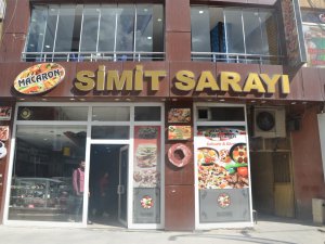 Sağdıç kahvaltısı “Macaron Simit Sarayı ve Cafe” salonunda