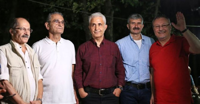 Cumhuriyet gazetesi çalışanları tahliye edildi