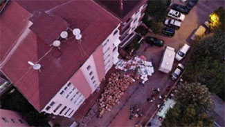 Maltepe’de çatlaklar oluşan bina boşaltıldı