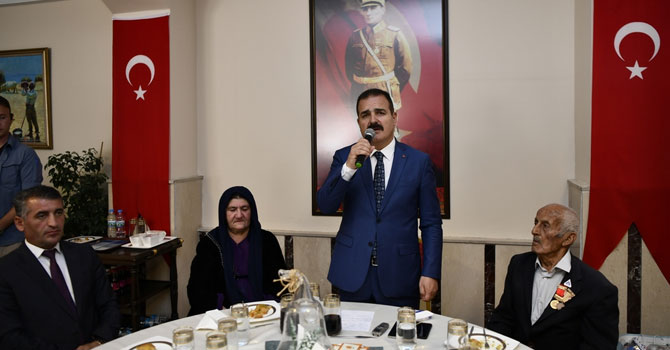 Vali Akbıyık, şehit ve gazi aileleri ile bir araya geldi