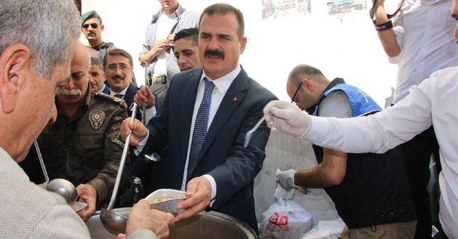 Hakkari Polisi 3 bin kişiye aşure dağıttı 