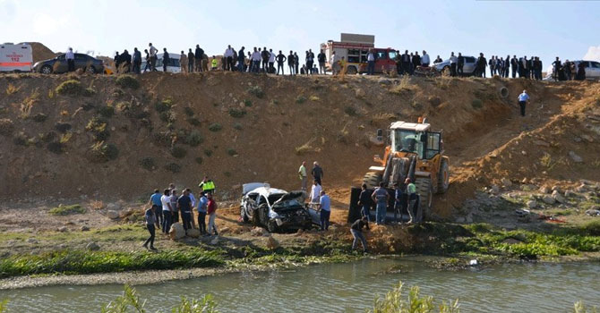 Yüksekova'da feci kaza: 2 ölü, 3 yaralı
